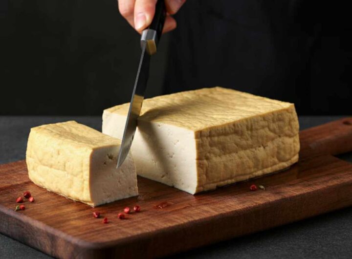 Tofu tagliato a fette