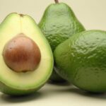 Guida pratica: come scegliere, tagliare e conservare l’avocado per risultati perfetti