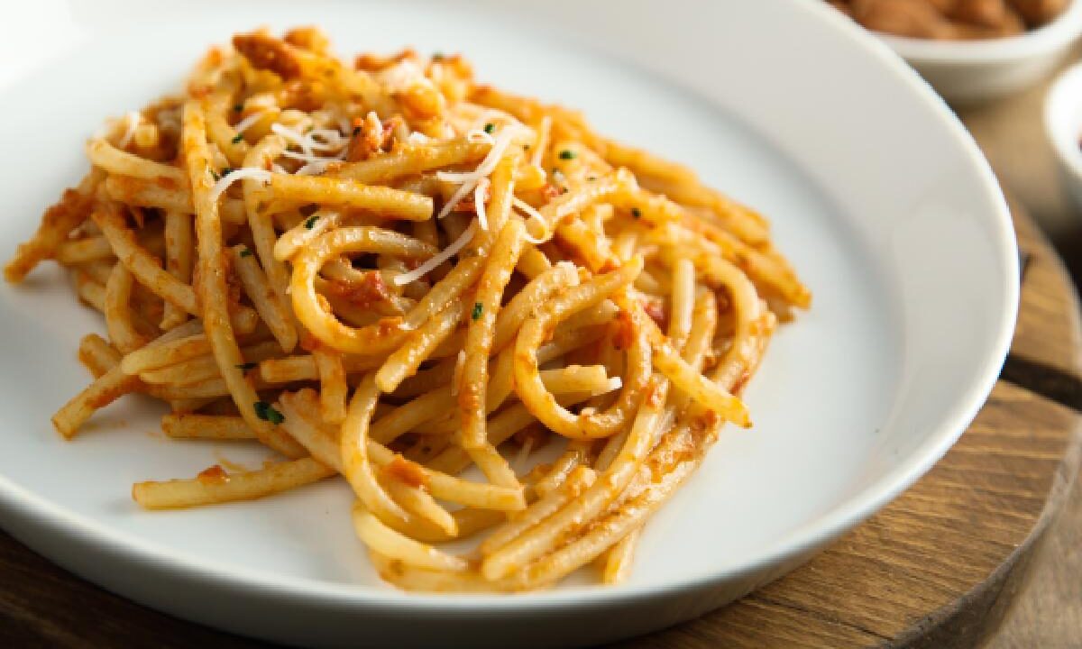 Spaghettoni con il pesto alla siciliana
