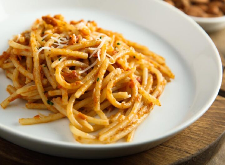Spaghettoni con il pesto alla siciliana